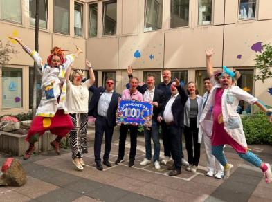 Übergabe Spende an Clowndoktoren